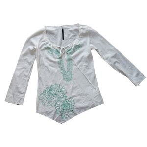 Poleci white top with floral teal embroidery Size 4 Made in the USA. 100%Cotton